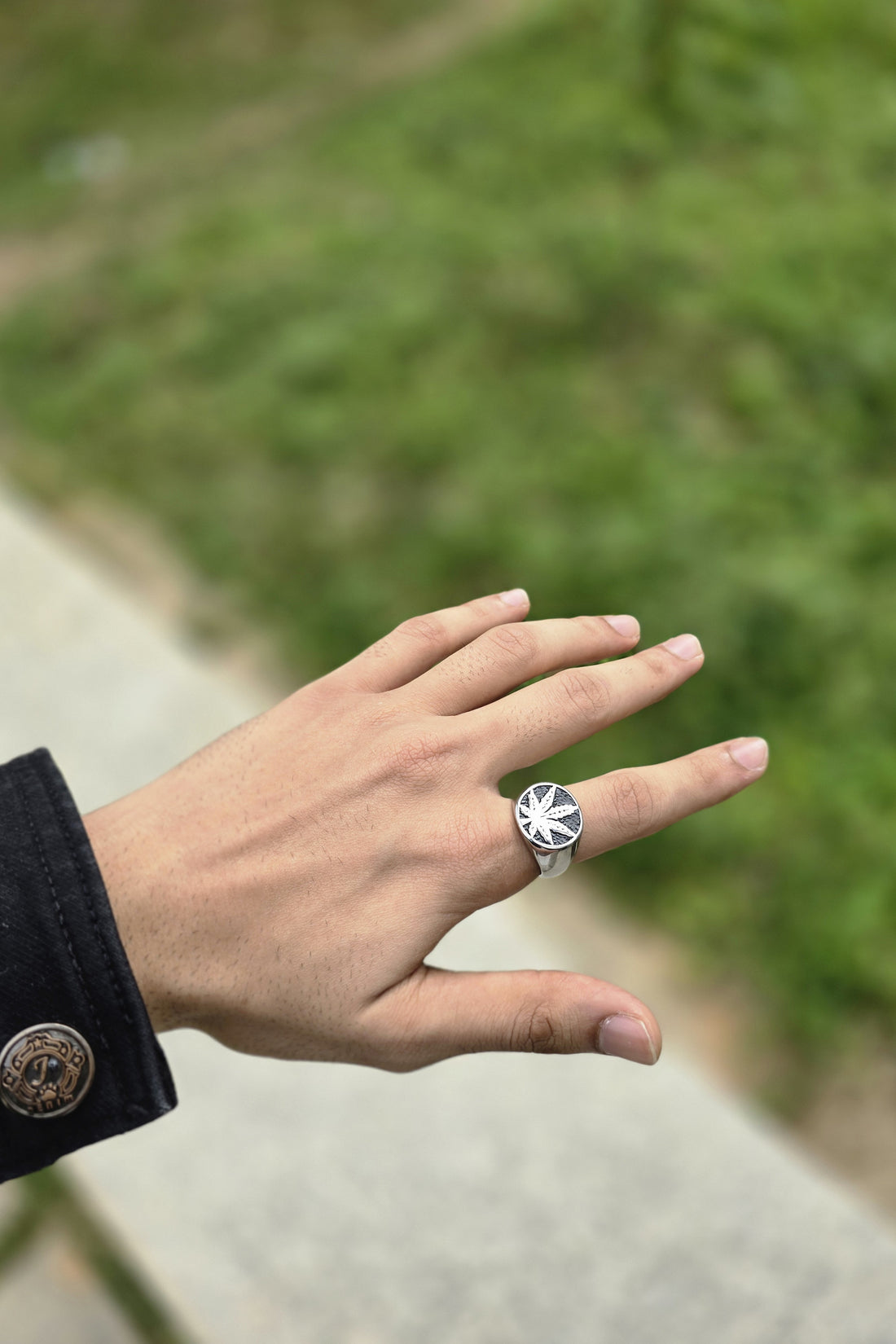 Heritage Leaf Signet Ring